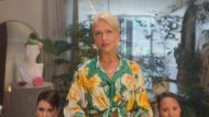 Cloe played by Jenn Lyon (Image via Netflix)